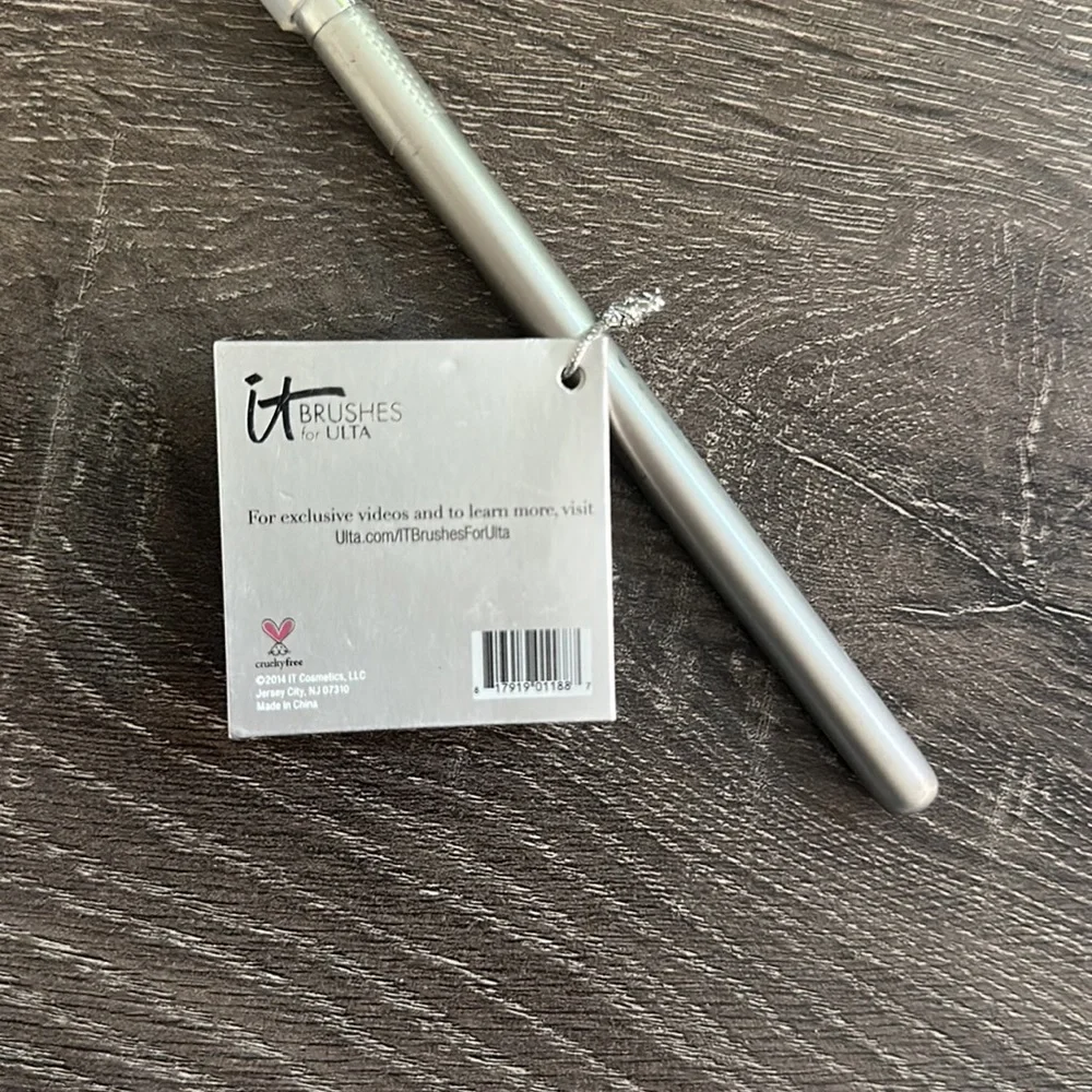 It makeup brush - Picture 3 of 5